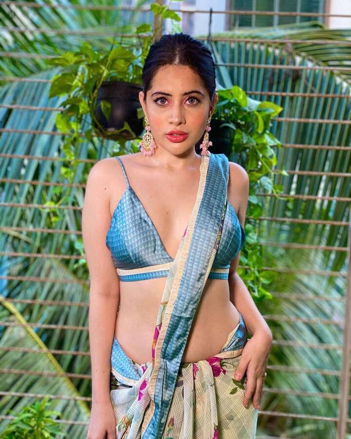 उर्फी (Urfi Javed) को ज्यादातर ब्रालेट ब्लाउज़ ही पहनना पसंद है, वो अक्सर अपनी साड़ियों के साथ ब्रालेट ब्लाउज ही कैरी करती हैं