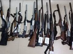 Punjab Election 2022: पंजाब विधानसभा चुनाव से पहले जमा कराये गये 3.54 लाख लाइसेंसी हथियार, दो करोड़ रुपये की शराब जब्त