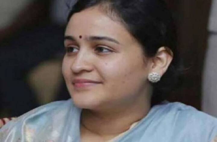 अपर्णा यादव के पिता पत्रकार रहे हैं. वह लखनऊ में रहकर पत्रकारिता करते थे. अपर्णा की परवरिश लखनऊ में ही हुई.