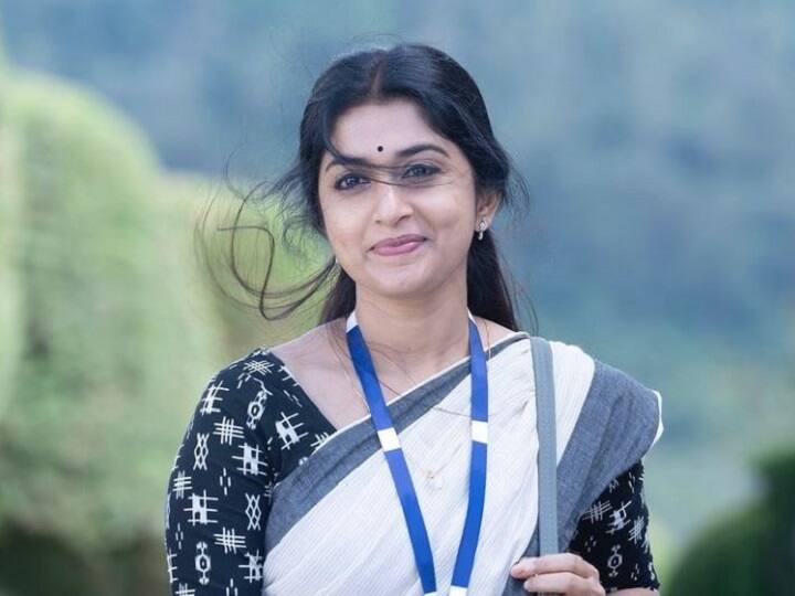 Sandakozhi Actress Meera Jasmine makes Instagram Debut posts first Post Meera Jasmine Instagram Debut: திரும்பி வந்துட்டேன்னு சொல்லு.. இன்ஸ்டாவில் எண்ட்ரி.. மீரா ஜாஸ்மினுக்கு கொட்டும் ஹார்டின்கள்..!