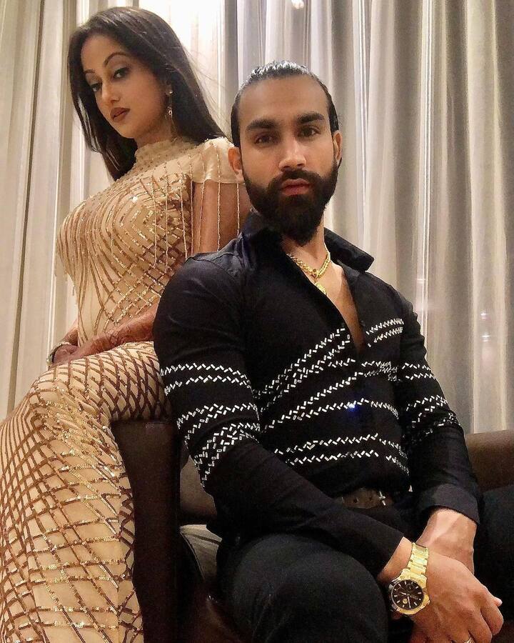 काही दिवसांपूर्वी दोघांनी पहिल्या संक्रांतीचे फोटोही शेअर केले होते.(Photo: manasinaik0302/IG)