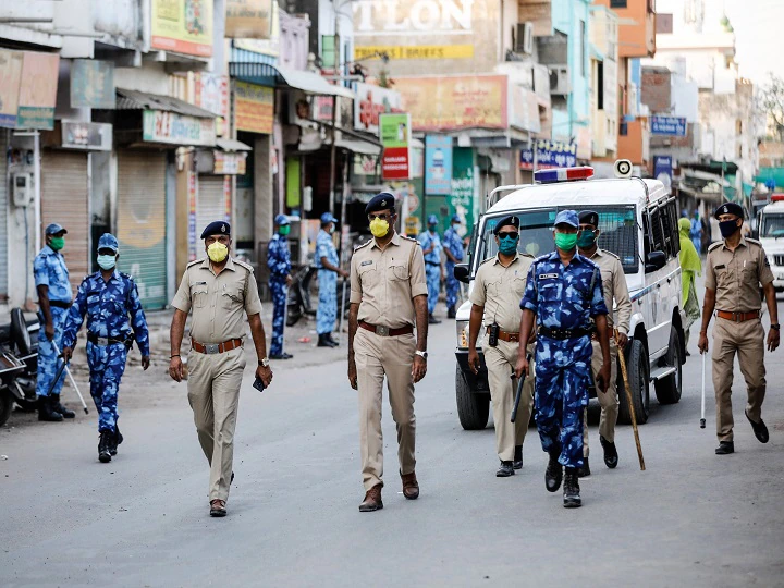 Tamil Nadu: Three Cops Placed Under Suspension For Two Different Incidents Tamil Nadu: Three Cops Placed Under Suspension For Two Different Incidents