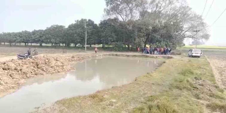 Malda: Dead body of toto driver recovered from waterbody, murder for snatching? Cops are probing Malda: মালদায় জলাশয় থেকে উদ্ধার টোটো চালকের দেহ, ছিনতাইয়ের জন্য খুন? তদন্তে পুলিশ