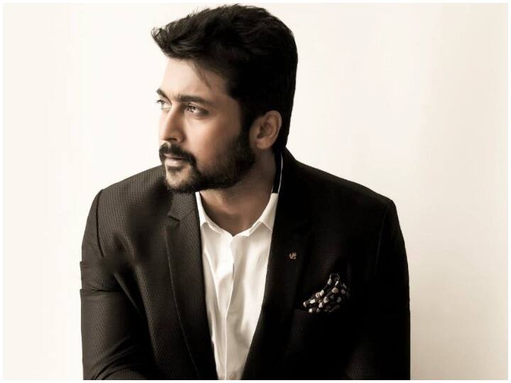 साउथ सुपरस्टार सूर्या (Suriya) के चाहने वाले न सिर्फ देश में बल्कि विदेशों में भी बहुत हैं. 'भीम' (Bhim) स्टार सूर्या इंडस्ट्री में अपनी एक खास पहचान रखते हैं. सूर्या रियल लाइफ में एक राजकुमार की जिंदगी जीते हैं. इनकी लग्जरी लाइफ स्टाइल में शानदार बंगला, महंगी गाड़ियां समेत कई बेशकीमती चीजें शुमार हैं.