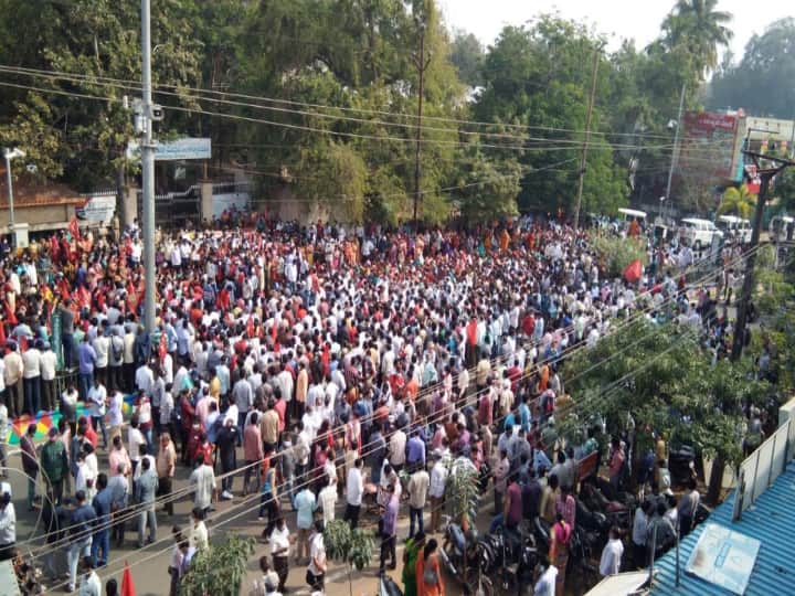 Teachers Protest Against PRC in Andhra Pradesh Teachers Protest: పీఆర్సీకి వ్యతిరేకంగా చలో కలెక్టరేట్‌...  రోడెక్కిన ఉద్యోగులు, ఉపాధ్యాయులు