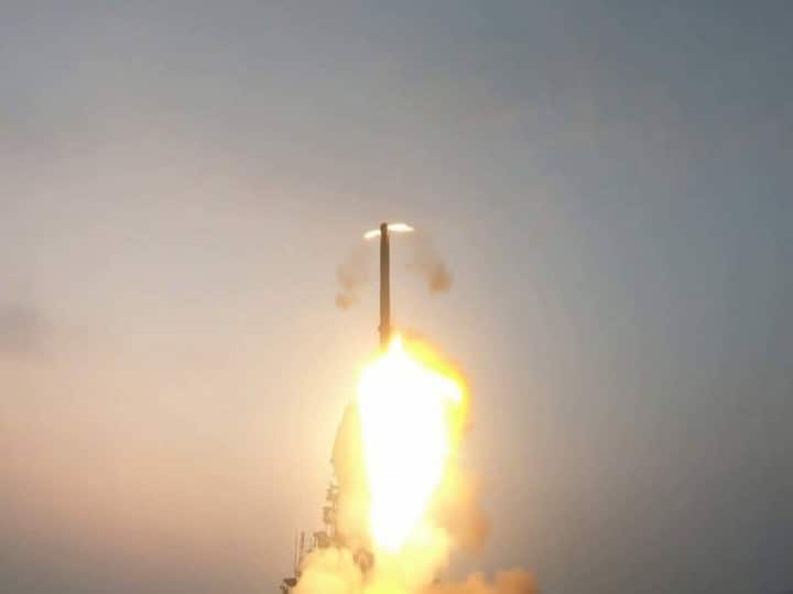 BrahMos supersonic cruise missile India successfully testfired off coast Odisha in Balasore BrahMos Missile Test: இந்தியாவின் பலம்! சீறும்.. தாக்கும்..! வெற்றிகரமாக சோதனை  செய்யப்பட்ட பிரம்மோஸ் ஏவுகணை!