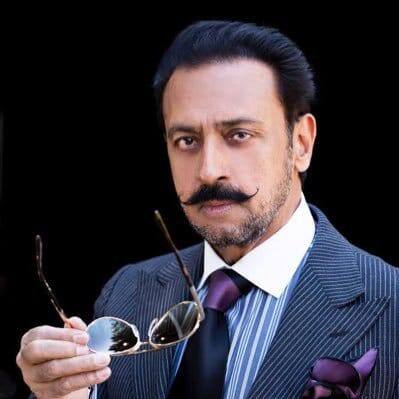 गुलशन ग्रोवर का जन्म 21 सितंबर 1955 को दिल्ली में हुआ. उन्होंने अपनी शुरुआती पढ़ाई दिल्ली से ही की. गुलशन को बचपन से ही एक्टिंग का शौक था. अपने सपनों को पूरा करने के लिए एक्टर मुंबई पहुंच गए. यहां उन्होंने एक्टिंग स्कूल में एडमिशन लिया और एक्टिंग की बारीकियों को सीखा.