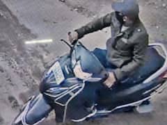 Chain Snatching: హైదరాబాద్ లో రెచ్చిపోయిన చైన్ స్నాచర్... ఒక్కడే ఐదు చోట్ల స్నాచింగ్... !