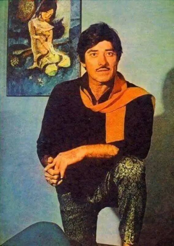 বলিউডের সুপারস্টার রাজকুমার সিনেমায় আসার আগে পুলিশে চাকরি করতেন। তিনি মহারাষ্ট্র পুলিশে চাকরি করতেন।