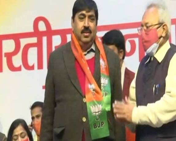Uttar Pradesh Lucknow: Former SP MLA and Mulayam's brother in law Pramod Gupta join BJP UP Elections: बीजेपी में शामिल हुए मुलायम के साढ़ू प्रमोद गुप्ता, कहा- नेताजी को कैद करके रखा है
