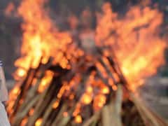 Rajanna Sircilla: తల్లికి అంత్యక్రియలు చేస్తూ కొట్టుకున్న కొడుకులు.. శవం పక్కనే తగువులాట, ఎందుకంటే..