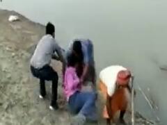 Ballia News: बलिया में वैक्सीन लगाने वाली टीम के साथ अभद्रता करने वाला व्यक्ति गिरफ्तार, यहां देखें वायरल वीडियो