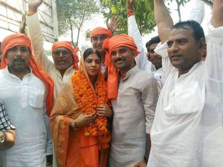 चंदौली के सैय्यदराजा सीट से विधायक सुशील सिंह की पत्नी का नाम किरण सिंह है. किरण राजनीति से दूर हैं. वह ठेकेदार हैं.