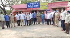 Teachers In Police Stations: పోలీస్ స్టేషన్లో ఉపాధ్యాయులు.. ఏపీలో రచ్చ రచ్చ..