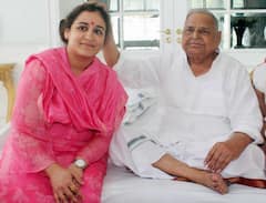 Aparna Yadav Education: મુલાયમ સિંહ યાદવની પુત્રવધૂ અપર્ણા યાદવ આટલું છે ભણેલી, ઠુમરી કળામાં છે નિપુણ