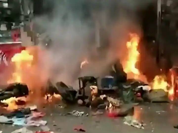 Many death and several injured in a blast at Lahore's Anarkali Bazaar area: Pakistan media Lahore Bomb Blast : पाकिस्तानातील लाहोरमध्ये बॉम्बस्फोट; तीन जणांचा मृत्यू, 20 जखमी