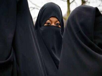 It is our right to wear the hijab Do not stop us.- Udupi students ஹிஜாப் அணிவது எங்கள் உரிமை எங்களை தடுக்காதீர்கள்..பூதாகரமாக வெடிக்கும் உடுப்பி இஸ்லாமிய மாணவிகளின் பிரச்சனை!