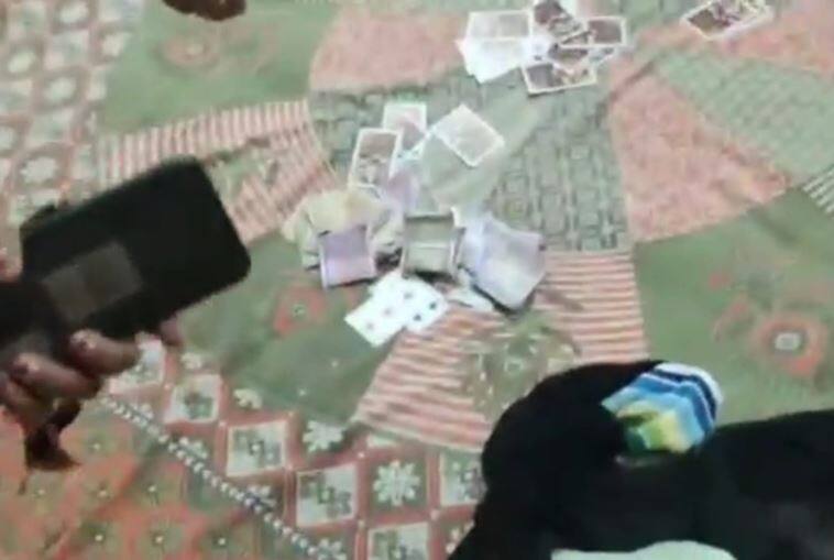 Gambling by women as there is no work in the house; Seven women arrested in Ulhasnagar घरात काम नाही म्हणून महिलांनी भरवला जुगार अड्डा; सात महिलांना अटक, उल्हासनगरमधील प्रकार