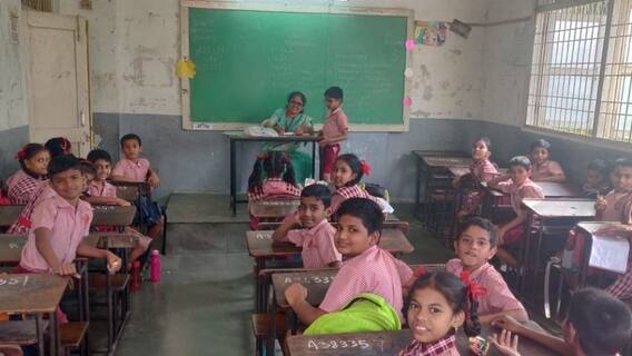 Solapur School : पालकांकडून शाळांबाबतच्या निर्णयावर समाधान व्यक्त, पालकांकडून निर्णयाचं स्वागत