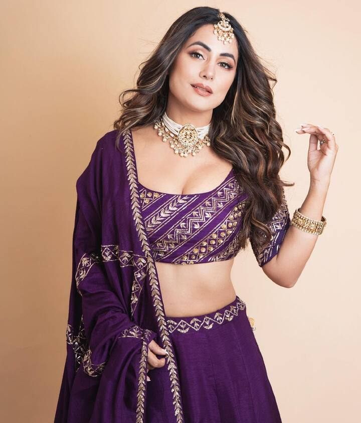 हिना खान अच्छे से जानती हैं कि फैंस को दीवाना कैसे बनाया जाता है. यही कारण है कि आए दिन वो नए-नए अंदाज में नजर आती हैं.