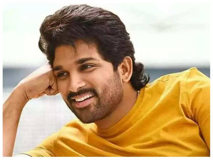 फिल्म पुष्पा (Pushpa) से धमाल मचा रहे अल्लू अर्जुन (Allu Arjun) ने पहले चेन्नई के सेंट पैट्रिक स्कूल से स्कूलिंग की. इसके बाद वह उन्होंने हैदराबाद के एमएसआर कॉलेज से BBA (बैचलर इन बिजनेस एडमिनिस्ट्रेशन) किया.