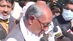 Bhopal: समर्थकों के साथ CM हाउस के बाहर धरने पर बैठे दिग्विजय सिंह