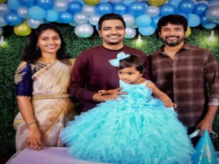 Actor sivakarthikeyan attends sathish daughter first birthday celebration Actor Sathish Celebrates Daughter | சதீஷ் மகளின் முதல் பிறந்தநாள்.. சிவகார்த்திகேயன் கொடுத்த சர்ப்ரைஸ்..