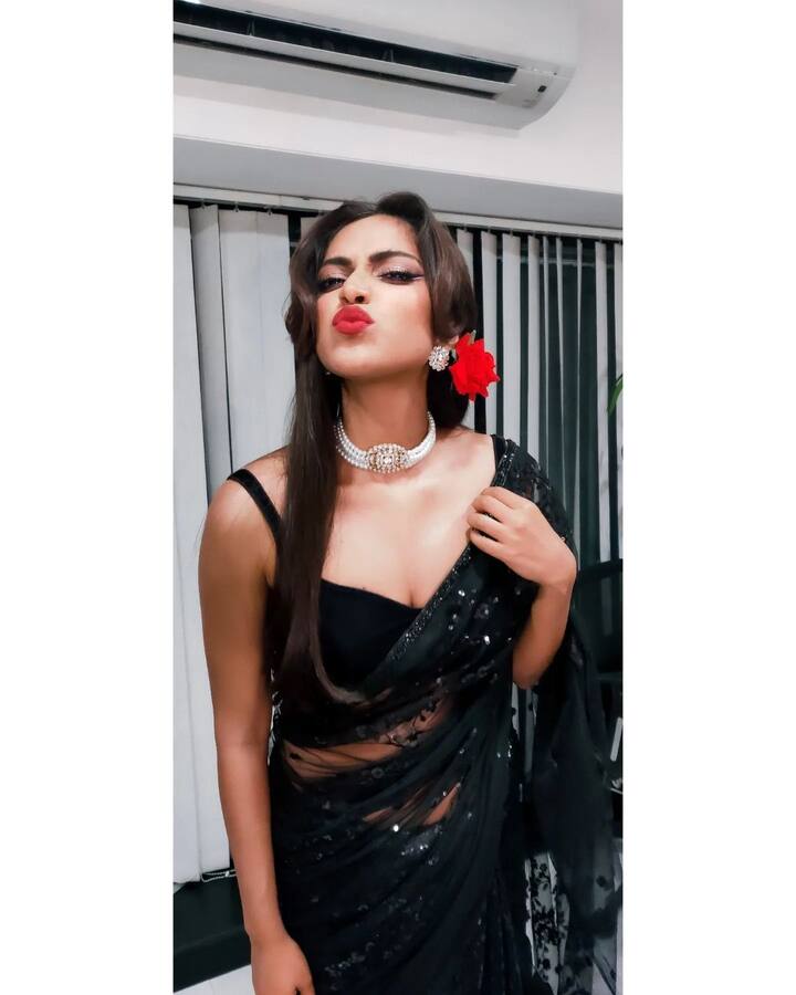 తక్కువ సినిమాల్లో నటించినా భలే క్రేజ్ సంపాదించుకుంది అమలాపాల్. మెగా హీరోల సరసన 'నాయక్', 'ఇద్దరమ్మాయిలతో' లో నటించిన ఈ బ్యూటీ.. నాగ చైతన్య హీరోగా నటించిన ‘బెజవాడ ’తో టాలీవుడ్ లో ఎంట్రీ ఇచ్చింది.