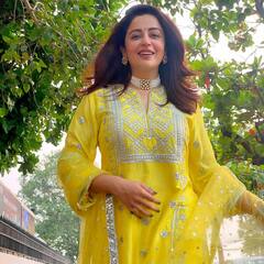 Monokini हो या साड़ी ...अपनी हर अदा से फैन्स के दिलों पर बिजलियां गिराती हैं Bhabi Ji Ghar Par Hai की 'गोरी मैम' Neha Pendse