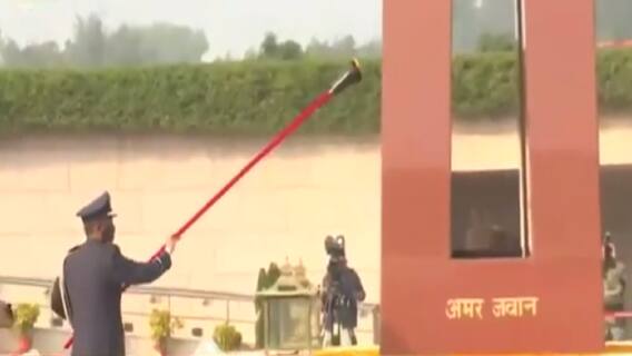 बड़ी बहस: 'एक देश, एक मशाल' पर विपक्ष क्यों 'लाल' ? | Amar Jawan Jyoti | National War Memorial | हूंकार | 21.01.2022