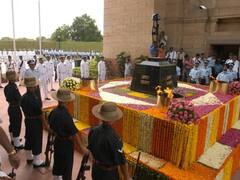 Amar Jawan Jyoti: अमर जवान ज्योति को युद्ध स्मारक में मिलाने पर विपक्ष हमलावर तो पूर्व सैनिकों ने दिया सरकार का साथ, जानें क्या है पूरा मामला