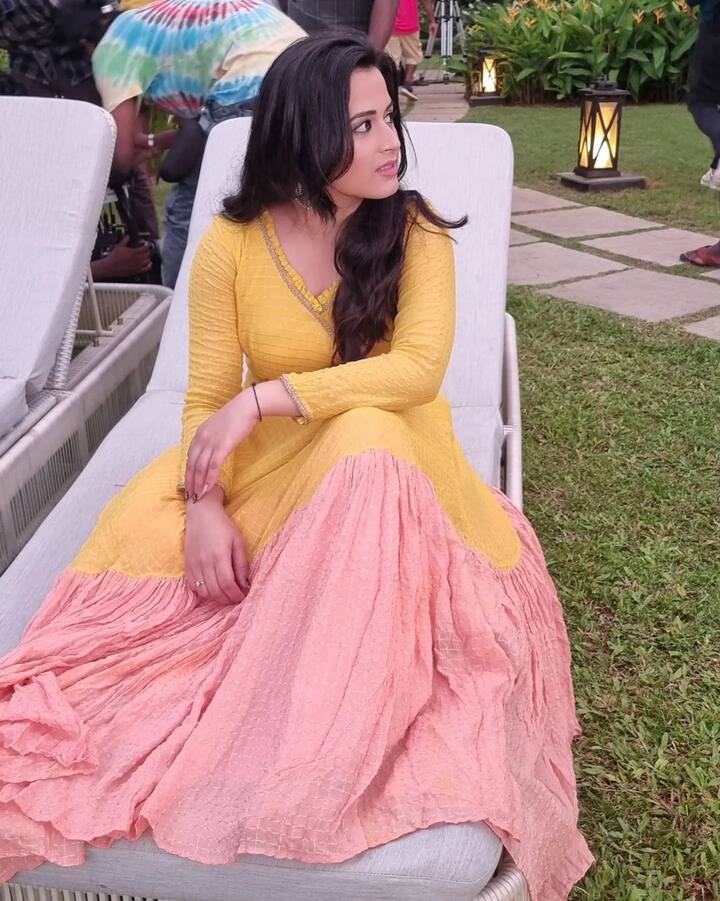 'स्वराज्य रक्षक संभाजी' या मालिकेत महाराणी येसूबाईंच्या भूमिकेनंतर प्राजक्ताला लोकप्रियता मिळाली. (Photo Credit : @prajaktagaikwad_official)