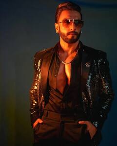 Ranveer Singh: বাদামি ব্লেজারে স্টাইলিশ লুকে নেট দুনিয়ায় ঝড় তুললেন রণবীর সিংহ