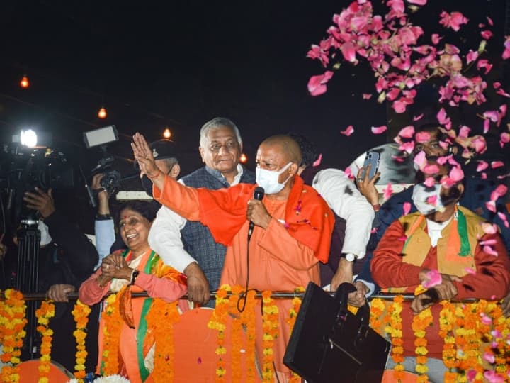 UP Assembly Election 2022 CM yogi adityanath says  escapade has stopped SP akhilesh yadav UP Election: पिछली सरकारों पर बरसे CM Yogi Adityanath, बोले- पहले पलायन के लिए बदनाम था पश्चिमी यूपी, अब वापस आ रहे हैं लोग