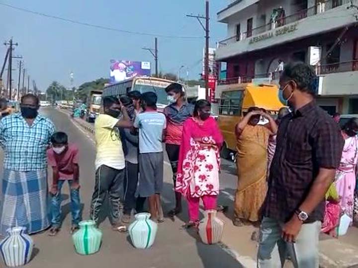 தஞ்சையில் குடிநீர் கேட்டு காலி குடங்களுடன் பொது மக்கள் சாலை மறியல்