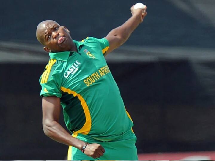 लोनवाबो सोत्सोबे ने दक्षिण अफ्रीका में भारत के खिलाफ 8 मैच खेले. इनमें उनके नाम 14.88 के शानदार बॉलिंग औसत के साथ 17 विकेट दर्ज हैं.