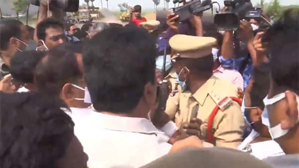 YSRCP activists attack Gudivada TDP office - TDP leaders arrested Gudivada :  గుడివాడలో కేసినో మంటలు...  టీడీపీ ఆఫీసుపై వైఎస్ఆర్‌సీపీ కార్యకర్తల దాడి ... టీడీపీ నేతల అరెస్ట్ !