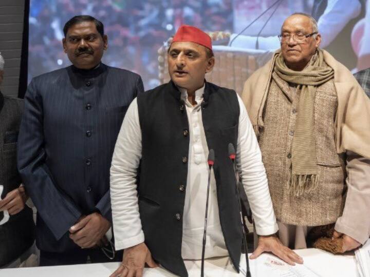 ABP News C Voter Survey: सुरक्षित सीट से चुनाव लड़ने पर अखिलेश को फायदा होगा या नुकसान? सामने आया चौंकाने वाला आंकड़ा ABP News C voter Survey UP Elections 2022 Will contesting from safe seat will benefit SP chief Akhilesh Yadav ABP News C Voter Survey: सुरक्षित सीट से चुनाव लड़ने पर अखिलेश को फायदा होगा या नुकसान? सामने आया चौंकाने वाला आंकड़ा