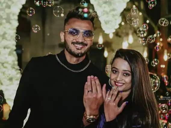 নিজের সোশ্যাল মিডিয়ায় কিছু ছবি পোস্ট করেছেন অক্ষর। সেখানে তিনি লিখেছেন, '''এটি জীবনের নতুন শুরু, আমরা চিরকাল একসঙ্গে আছি। আমি তোমাকে সর্বদা ভালবাসব।''
