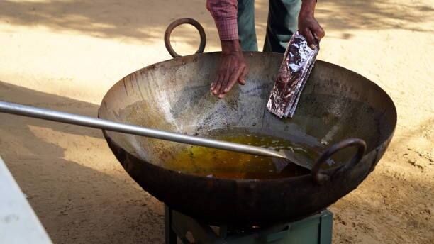 Kolkata News Mustard oil seized in Enforcement Branch operation Mustard Oil: শহরে ফের ভেজাল কারবারের হদিশ, এনফোর্সমেন্ট ব্রাঞ্চের অভিযানে বাজেয়াপ্ত সরষের তেল