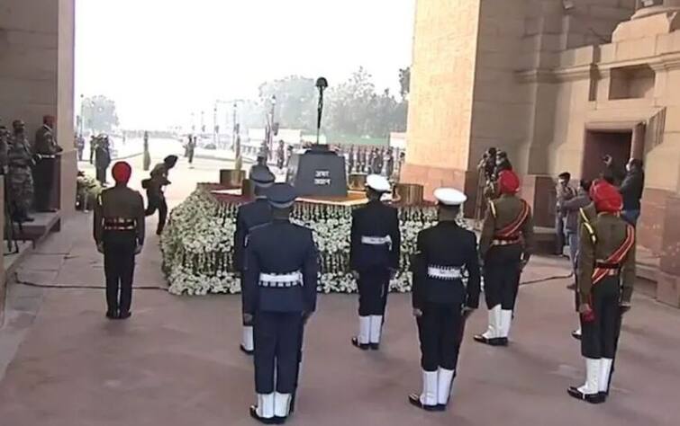 Amar Jawan Jyoti merged with eternal flame at National War Memorial નેશનલ વોર મેમોરિયલની મશાલમાં અમર જવાન જ્યોતિનું વિલય