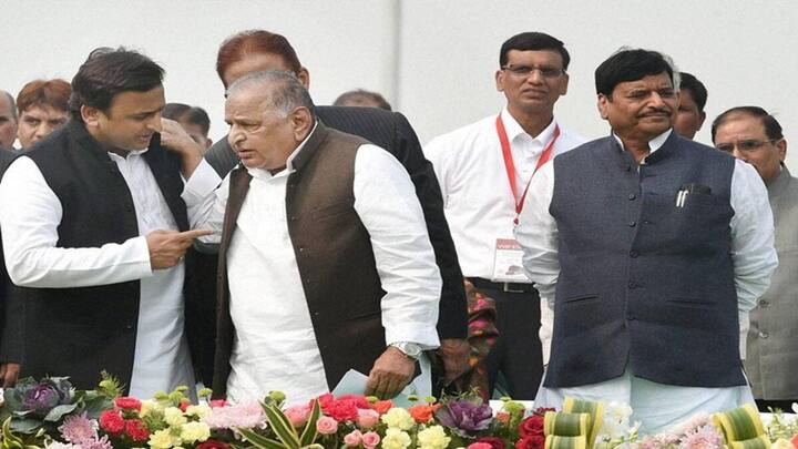 2017 में जब मुलायम सिंह यादव के कुनबे में कलह हुई थी तब अखिलेश यादव और शिवपाल के बीच ठन गई थी. दोनों में से कोई झुकने को तैयार नहीं था.