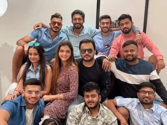 নিজের ২৮ তম জন্মদিনের দিনই (২০ জানুয়ারি) দিনই জীবনের নতুন ইনিংসের অঙ্গীকার সেরে ফেললেন অক্ষর।