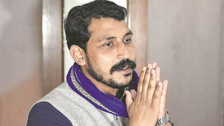 मायावती का समर्थन करते हुए एक बार मीडिया में चंद्रशेखर ने कह दिया था कि मायावती मेरे परिवार की सदस्य हैं. वो मेरी बुआ हैं और मैं उनका भतीजा हूं. हमारा उनका पारिवारिक रिश्ता है.