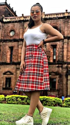 Nidhi Jha Photos: वेस्टर्न आउटफिट में निधि झा का हुस्न दिखता है सुहाना, हर तस्वीर में छिपा है रूप का खजाना