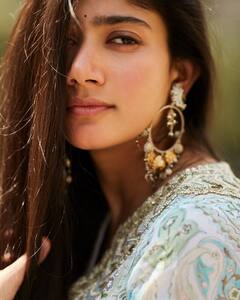 Sai Pallavi Images: எங்கேயோ பார்த்த மயக்கம்.. சாய் பல்லவியில் லேட்டஸ்ட் போட்டோஸ்..!