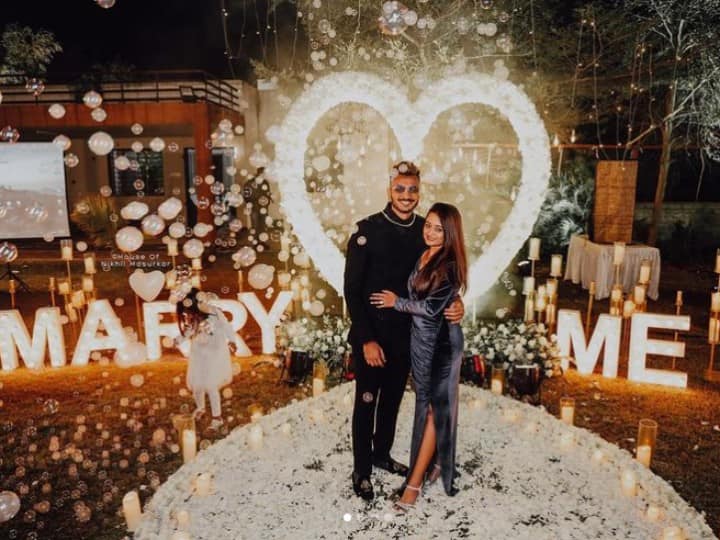 Team India player Axar Patel engaged to girlfriend, shared photo on social media - Youthistaan