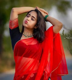 Deepthi Sunaina Photos: ఎక్స్‌ప్రెషన్స్‌తో చంపేస్తున్న దీప్తి సునయన
