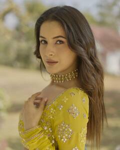 Shehnaaz Gill Photos: येलो कलर के लहंगे में कातिलाना स्माइल, शहनाज गिल के रॉयल लुक ने कुछ यूं लूटी महफिल