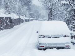 How to Drive in Snowfall: बर्फबारी में ड्राइविंग के दौरान इन बातों का रखेंगे ध्यान तो हर खतरे से रहेंगे महफूज